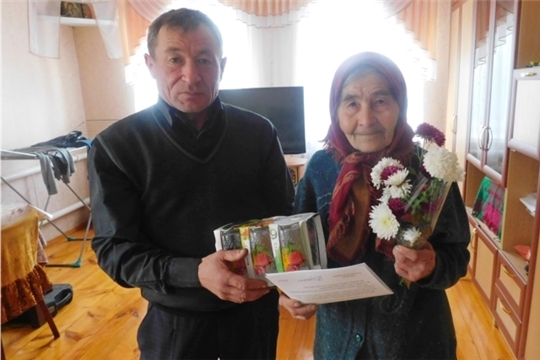 Самой старой по возрасту жительнице выселок Новые Мамеи Канашского района Е.А. Кузьминой исполнилось 90 лет