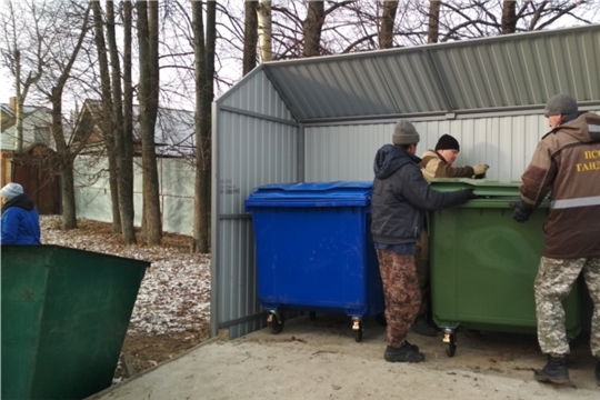 Установка пластиковых контейнеров для сбора ТКО