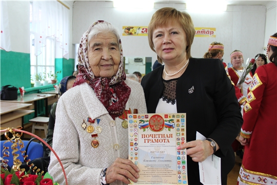 90-летний юбилей отметила жительница д.Напольные Котяки, ветеран педагогического труда Е.А. Германова