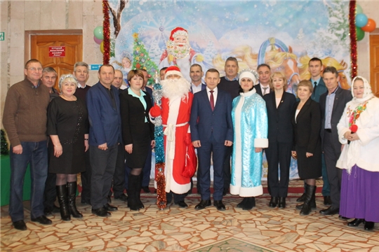 Глава администрации Комсомольского района А.Н. Осипов поздравил руководителей организаций с наступающим Новым годом