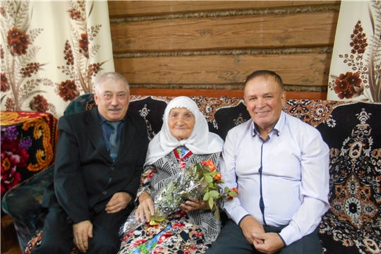 90-летний юбилей отмечает труженик тыла Хасанова Аминя Бадыговна
