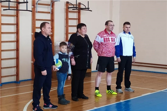 В МБОУ «Тюрлеминская СОШ» Козловского района состоялся турнир по волейболу памяти А.С.Никонорова