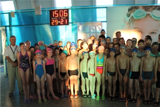 В бассейне Физкультурно - оздоровительного комплекса "Атал" прошли первые квалификационные соревнования по плаванию под девизом «Главный рекорд - здоровье!»