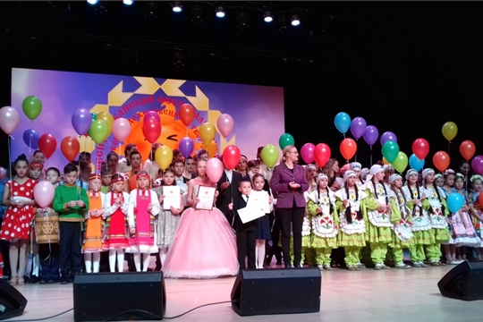 На гала-концерте Республиканского фестиваля-конкурса детского художественного  творчества «Черчен чечексем» («Цветы Чувашии»).