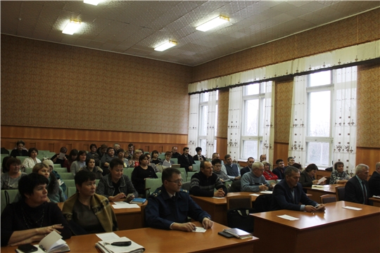 Глава администрации Козловского района Андрей Васильев провел еженедельное расширенное совещание с руководителями