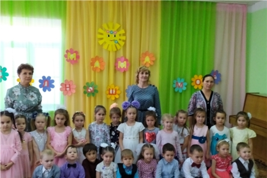 “Çеçпĕл” çеçкисем амăшĕсене саламларĕç