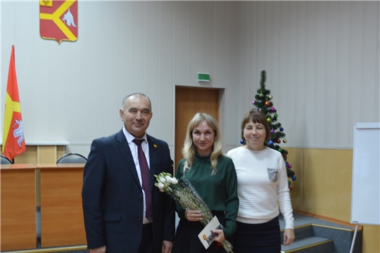 Александр Николаевич по традиции поздравил с днем рождения сотрудника администрации Красноармейского района