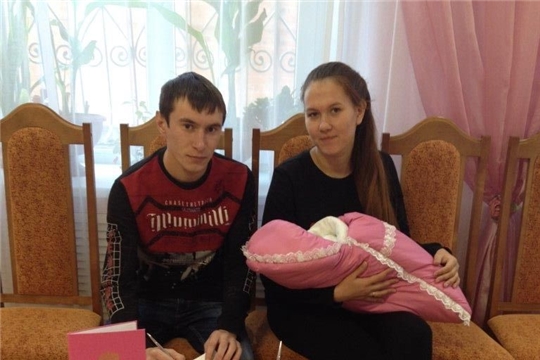 Накануне праздника Дня матери в отделе ЗАГС администрации Красночетайского района состоялась регистрация новорождённых