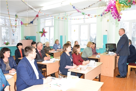 Глава администрации Красночетайского района обсудил развитие системы образования с директорами образовательных учреждений