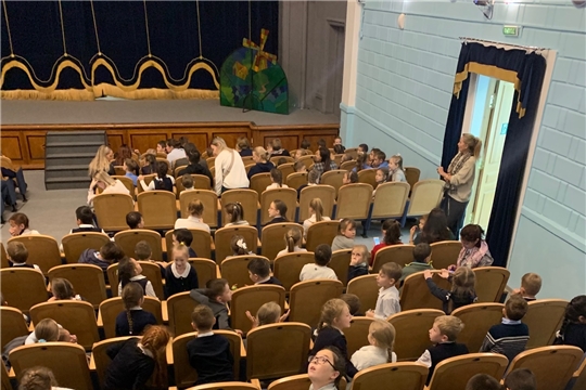 Подучётные комиссии по делам несовершеннолетних Ленинского района посетили русский драмтеатр