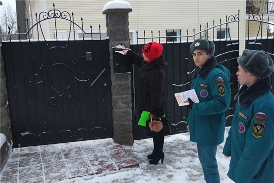 Жителям частного сектора Ленинского района напомнили о пожарной безопасности