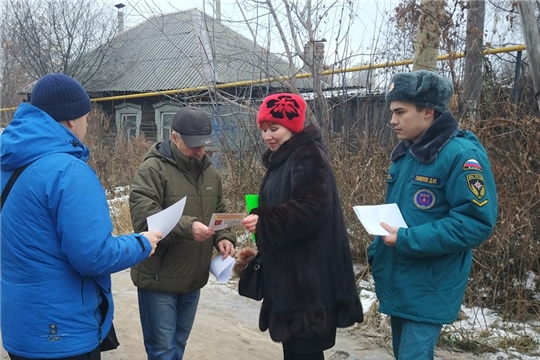 Жителям частного сектора Ленинского района напомнили о пожарной безопасности