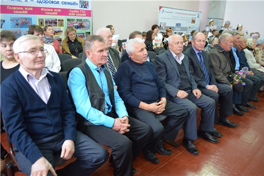 Связь поколений: дети Мариинско-Посадского района поздравили старшее поколение с праздником