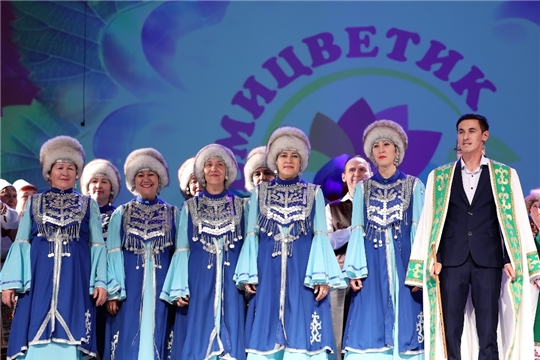 Народный коллектив башкирской песни «Ляйсан» принял участие в Межрегиональном фестивале национальных культур «Семицветик»
