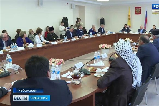 Михаил Игнатьев провел встречу с национально-культурными объединениями и религиозными организациями Чувашии