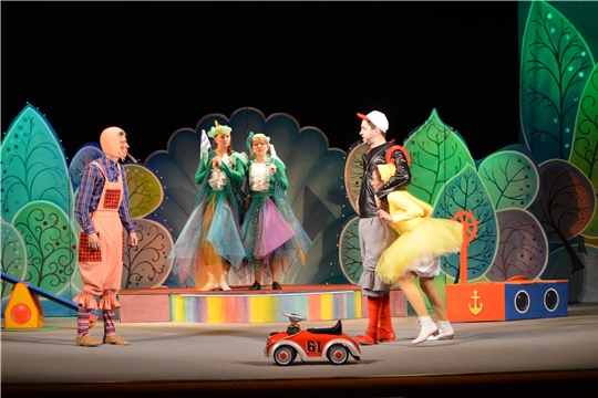 В русском драматическом театре представили премьеру мюзикла «Большое сердце маленького Хрю»