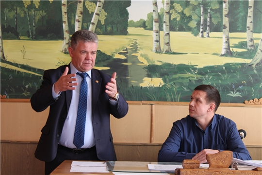 Министр Иван Исаев провел встречу с трудовым коллективом Вурнарского лесничества