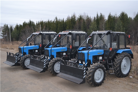 Первые три трактора с комплексной лесной защитой поступили в республику в рамках регионального проекта «Сохранение лесов»