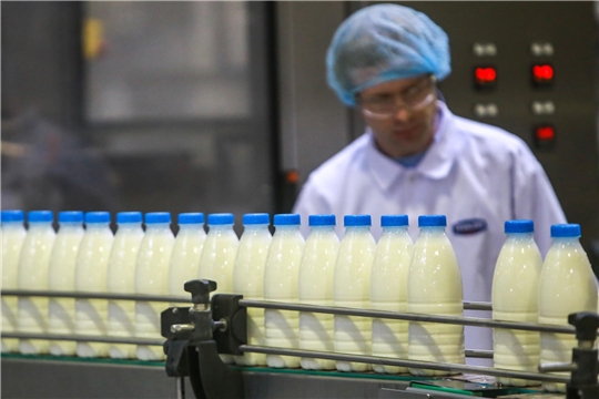 Медведев утвердил сроки введения обязательной маркировки молочной продукции