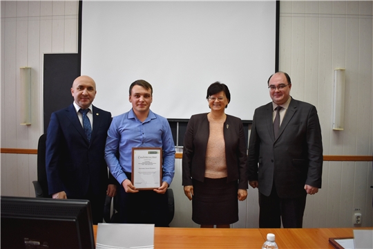 Лучшим студентам Чувашской ГСХА вручили сертификаты стипендиатов Россельхозбанка