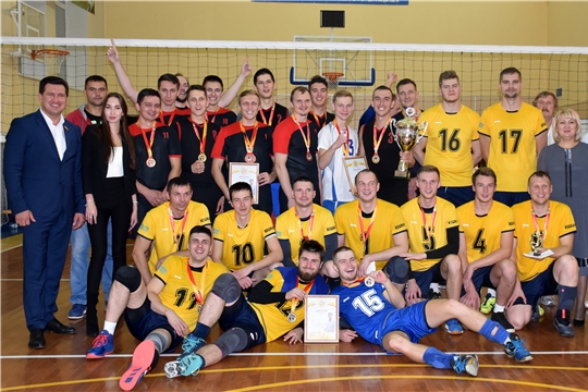 Турнир по волейболу памяти заслуженного работника сельского хозяйства РФ П. Давыдова открыл в Моргаушском районе волейбольный сезон