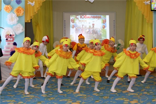 Пусть и дальше пение Моргаушского  «Путене»  звенит по всей России: детский сад «Путене» отметил свое 25-летие