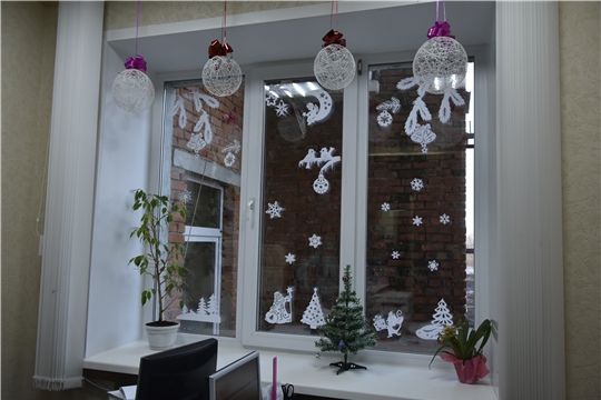 Прошел конкурс  по новогоднему оформлению кабинетов «Новый год стучит в окно»
