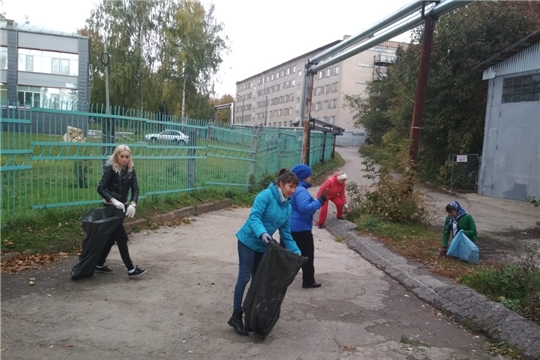 Сотрудники детского сада № 143 г. Чебоксары откликнулись на призыв – вышли на субботник