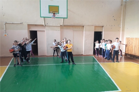 В средней школе № 31 г. Чебоксары прошли «Веселые старты» среди детских команд Московского района г. Чебоксары