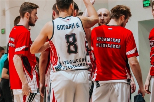 С уверенными победами проходят домашние матчи баскетбольной команды «Чебоксарские Ястребы»