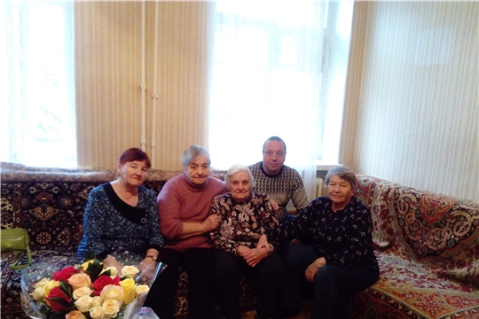 Перед нами человек труда: ветеран АО «ЧПО им. В.И. Чапаева» Мальвина Брагина отметила свое 90-летие