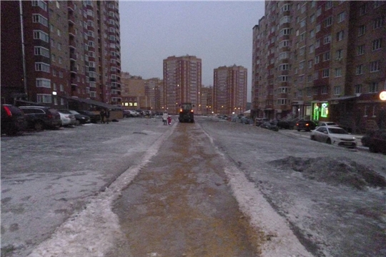 Жилищно-коммунальные службы Московского района г. Чебоксары ликвидируют последствия ледяного дождя