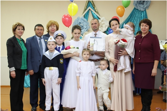«Семья – опора наша и покров. Живём, храня Надежду, Веру и Любовь!» - девиз семьи Шишовых, победителей городского конкурса «Семья года – 2019»