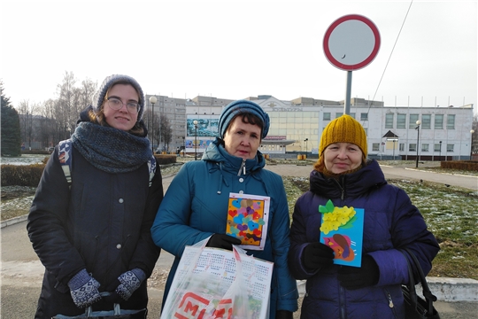 г. Новочебоксарск: в честь Дня матери волонтеры провели акцию "Открытка для мамы"