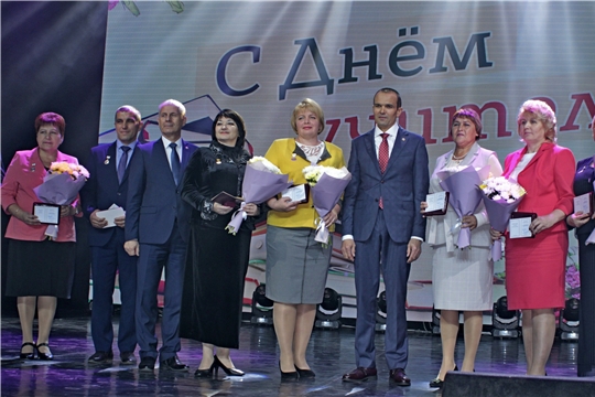 Более 10 тысяч педагогов республики приняли участие в торжественных мероприятиях, посвященных Дню учителя
