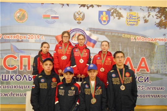 Школьники Чувашии вернулась с кубком победителя из Республики Беларусь