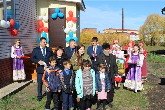 Многодетной семье Ивановых из с. Порецкого вручили ключи от нового благоустроенного жилого дома