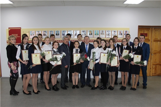 Учащиеся Шемуршинского района удостоились специальной стипендии главы администрации