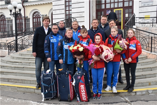 С триумфом – домой! В Чебоксарах встретили медалистов молодёжного чемпионата Европы по тяжелой атлетике