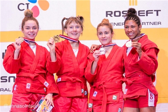 Спортсменка из Чувашии Елена Бондарева стала четырёхкратной чемпионкой мира по самбо!