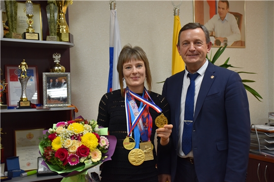 Министр спорта Михаил Богаратов встретился с чемпионкой мира по самбо Еленой Бондаревой