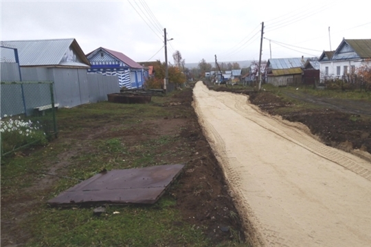 Продолжается строительство уличных автомобильных дорог в деревне Тегешево