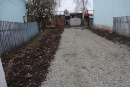 В Урмарах продолжаются работы по ремонту дворовых территорий улиц Ленина и Молодежная