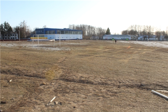 В п. Урмары продолжаются работы по подготовке площадки под строительство футбольного поля