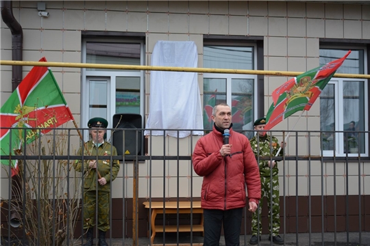 В поселке Вурнары состоялось открытие мемориальной доски заслуженному работнику культуры Владимиру Михайлову