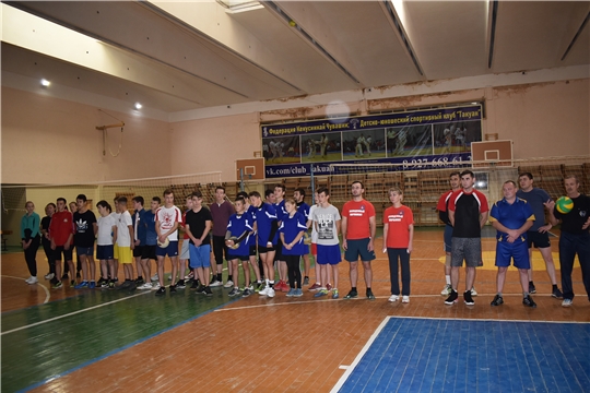 В СОШ №3 г. Ядрин прошел молодежный турнир по волейболу, в рамках  осеннего этапа районной акции «Молодежь за ЗОЖ»
