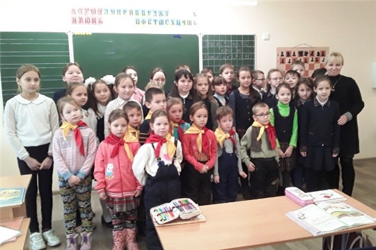 5 декабря - День волонтера. Команда волонтёров «Добрёнок» побывала с ознакомительной экскурсией в школе.