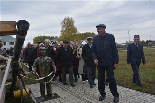 Глава администрации Яльчикского района поздравил активистов-пенсионеров с Днем пожилых людей