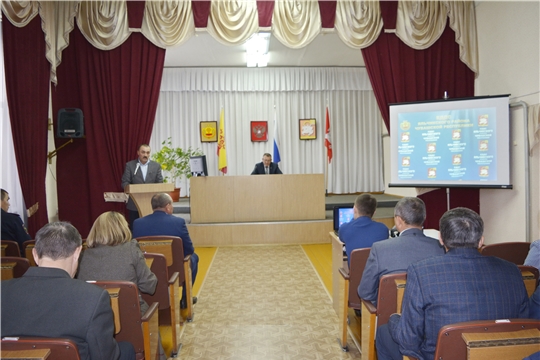 Глава администрации Яльчикского района Николай Миллин провел еженедельное совещание с руководителями