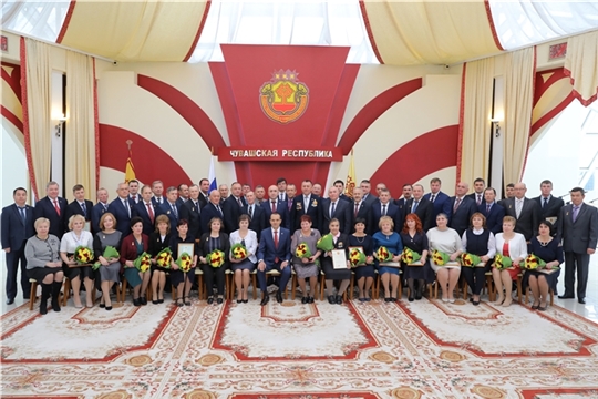 Михаил Игнатьев вручил государственные награды Российской Федерации и Чувашской Республики труженикам села